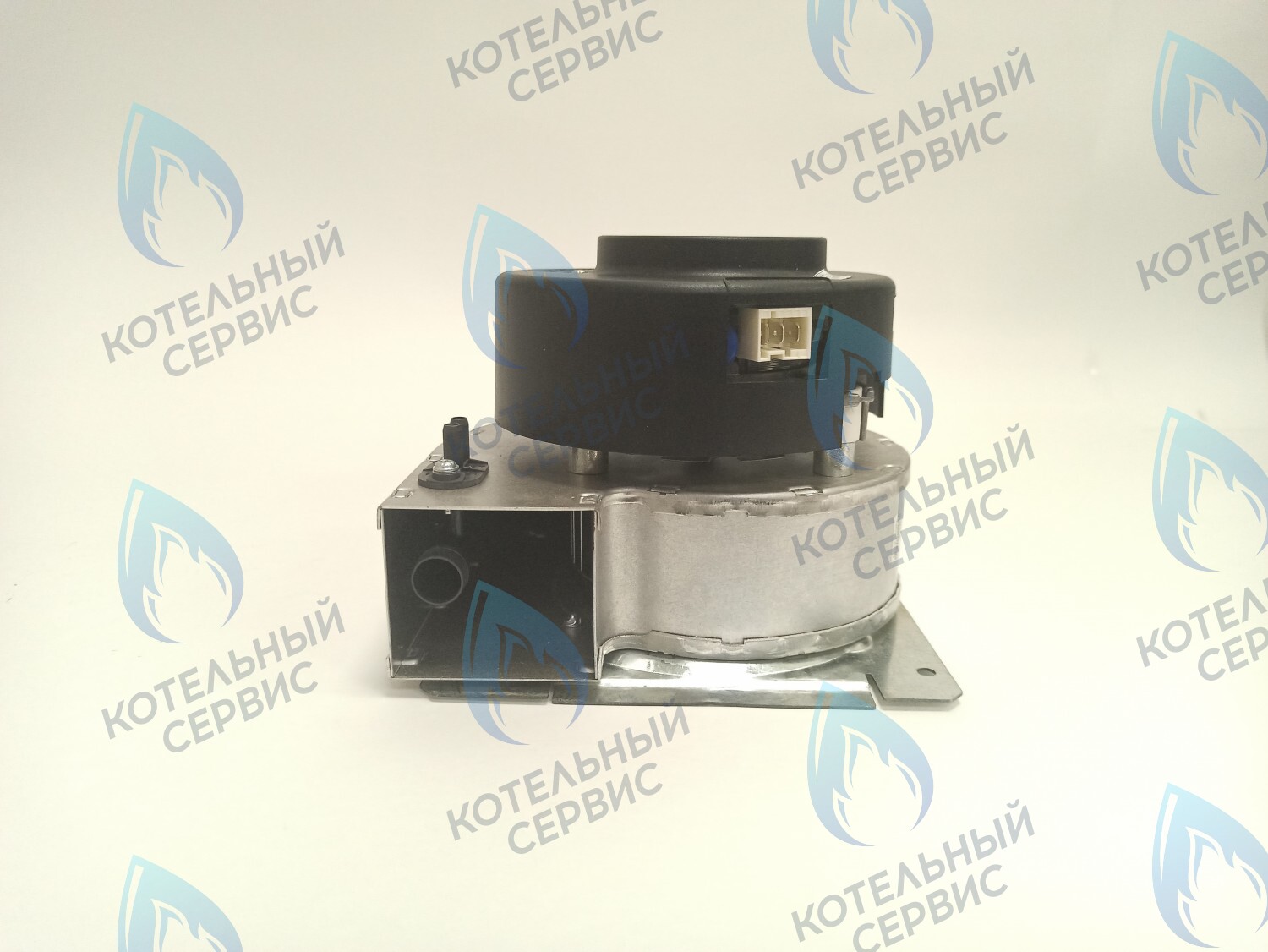 AF028-66W-BP-E Вентилятор VAILLANT turboTEC 36kW 190262 (в комплекте с монтажной пластиной) в Оренбурге	